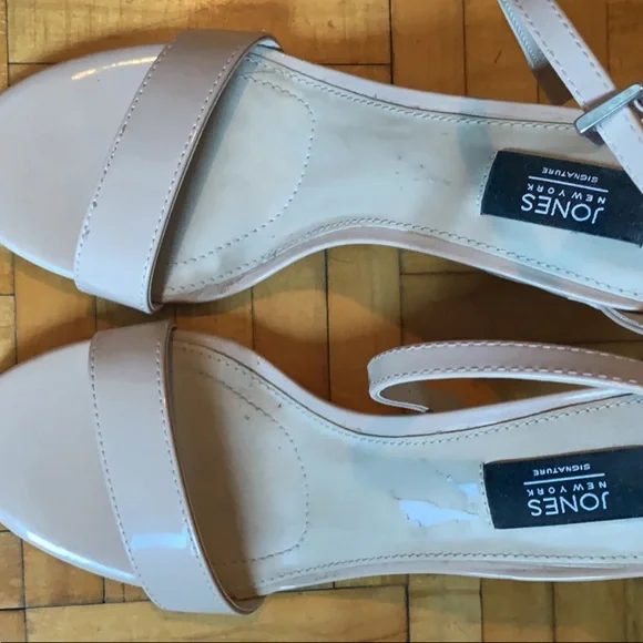 Neutral sandals - Picture 2 of 5